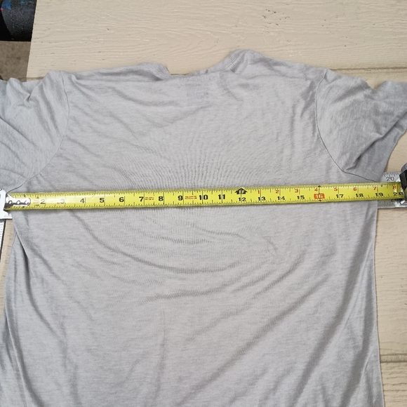 Gray Short Sleeve Tee with Vintage Graphic Design - Picture 5 of 12
